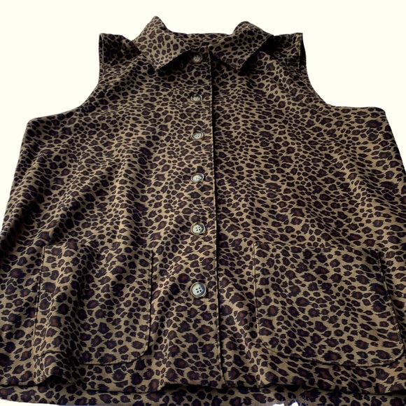 Vintage Manor House Sleeveless Animal Print Collar Button Up Blouse w/ Pockets - Picture 3 of 10